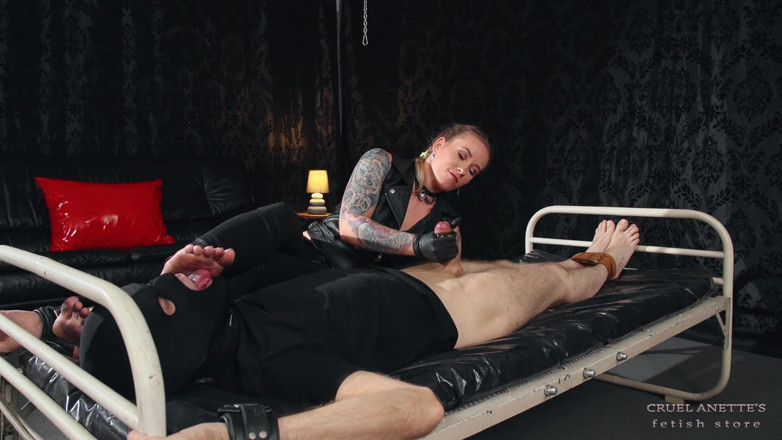 Cruel Anettes fetish world: Humillado y excitado
