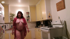 dawnskye1962: V485 Giantess najde zmenšený Dink v kuchyni