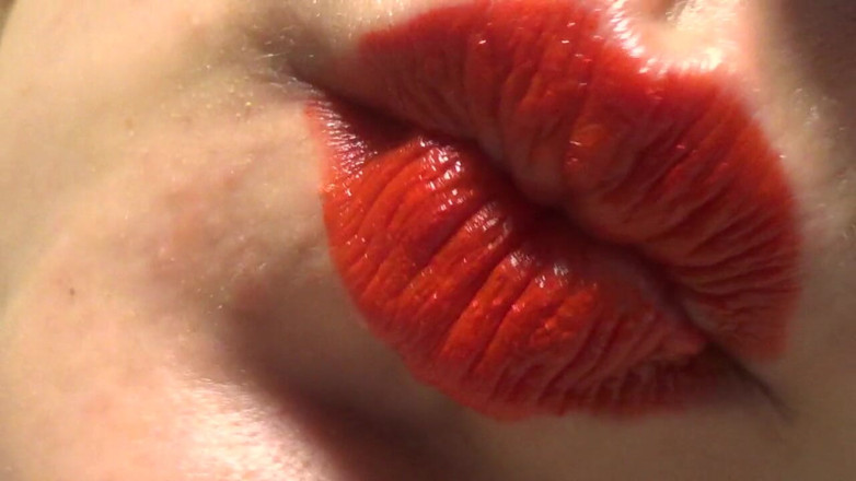 Goddess Misha Goldy: Franceses se beijando comigo! Batom vermelho fetiche!