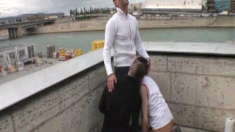 Gaybareback: Sneaker sottomissione in strada