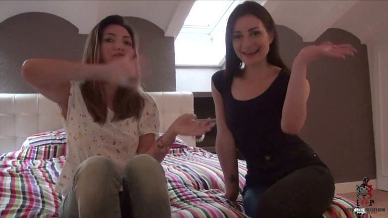 Get your knees Dirty: Valentina Bianco &amp; Frida Sante