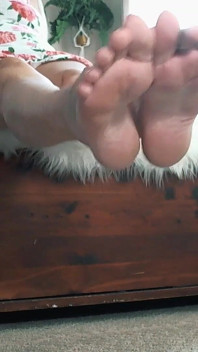 Sexy Feet, Long Legs & Summer Dresses Brat Girl Teases You with Her Bare Soles