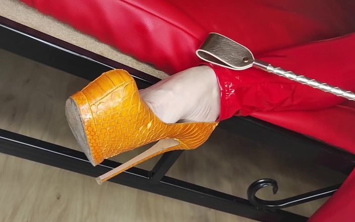 Princess18_: Bohyně vás svádí drahými značkovými botami a podpatky