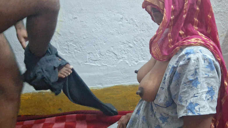 Busty Banuu: Meid zuigt de lul van mijn man