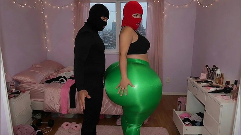 Animate golden: Chica de gran culo en leggings verdes apretadas es presionada...