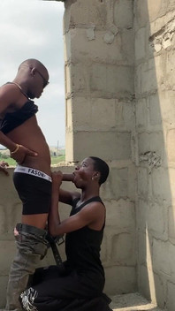 Lo conocí en un edificio no conforme y luego lo metió a la pared mientras luchaba por su vida