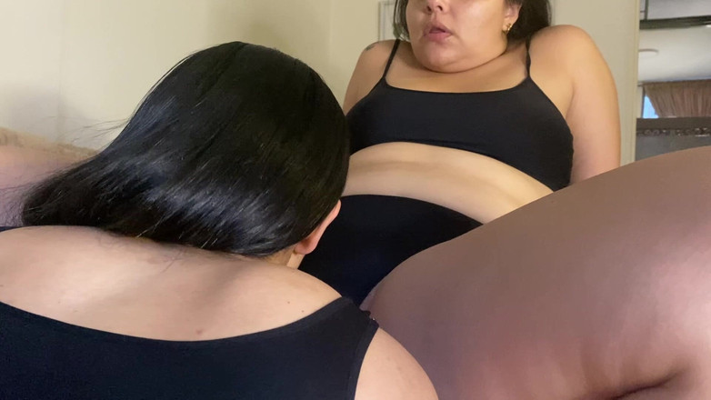 MeliMack: Il mio migliore amico mangia la mia figa bagnata fino...