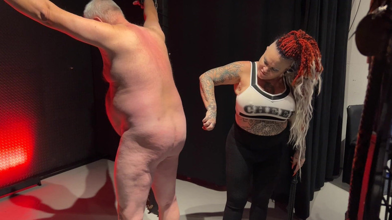 Domina Dark: Shes rengör hans sinne