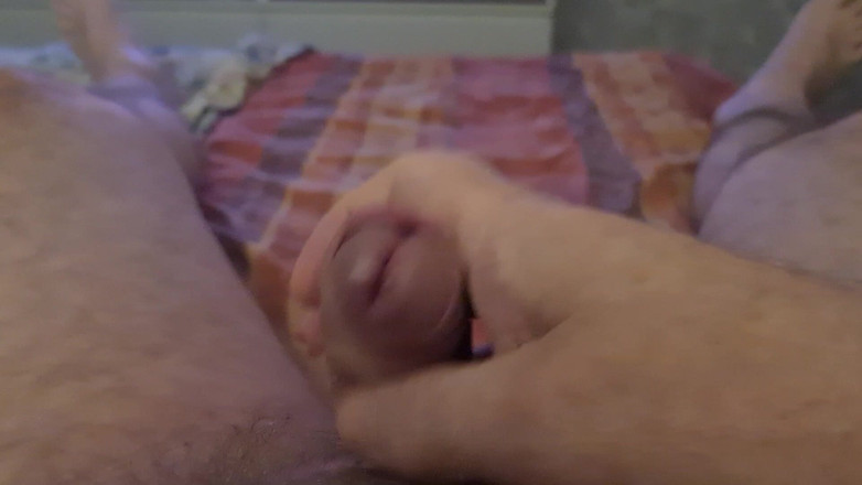 Pellefnatt: Papá jugando con su gran polla mientras ve películas