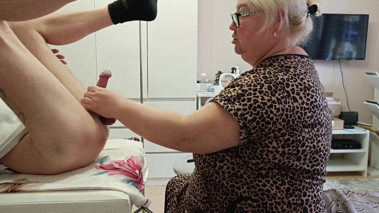 Zona901: Komşu ben boşalana kadar elleriyle ve ağzıyla sikimle oynuyor