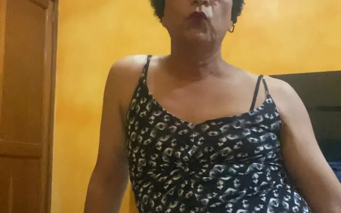 Emmanatmx: Emmanataly Hot Thighs Shemale