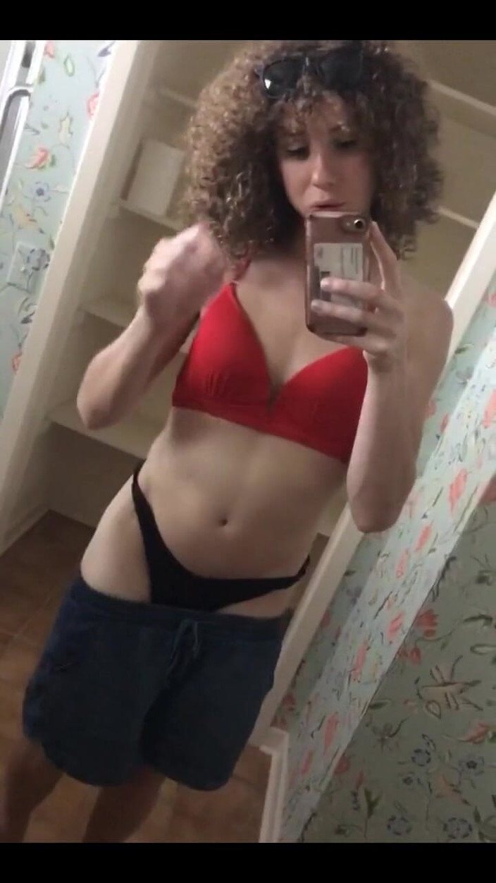 Tia Tizzianni Productions: Att bli stygg vid sjön en serie