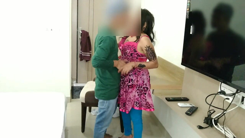 Zoyafast1: The TV Repair Mechanic Left the Stepsister in the Pussy...
