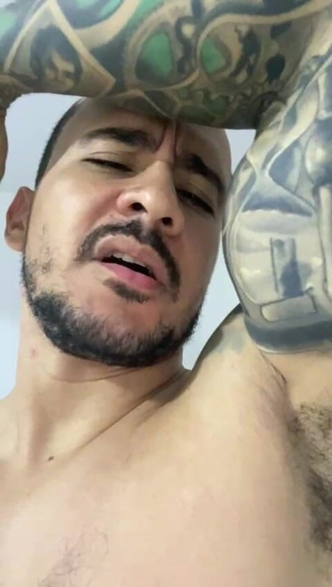 Christian_colombian: Otot Latino Yang Sangat Terangsang Bahagian1