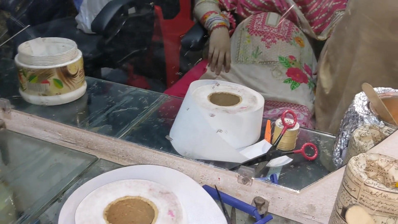 desi boy 418: Teman parlour berhubungan seks di kursi