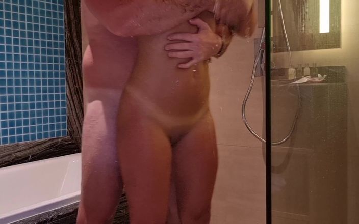 Hot wife Emmy: Трах у ванній кімнаті готелю в Дубаї 4k