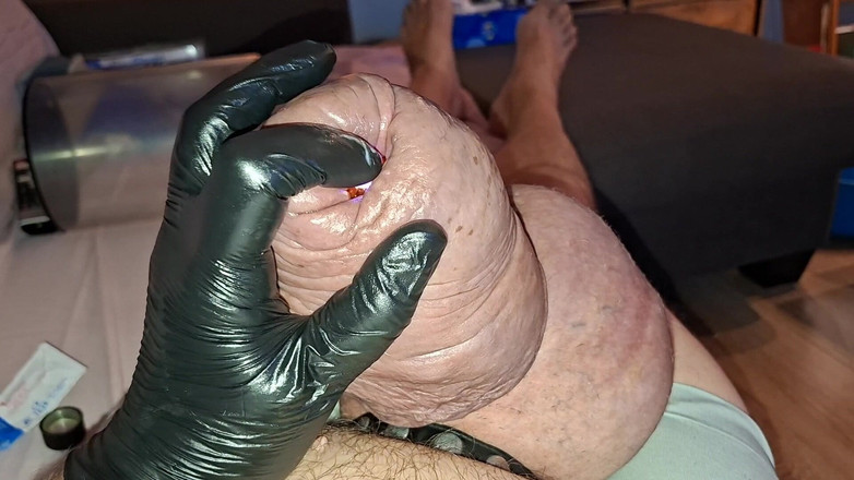 Monster_Meat_: Masturbando-se com vibrador