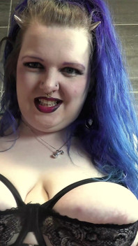 Goth Domme はあなたを訓練します
