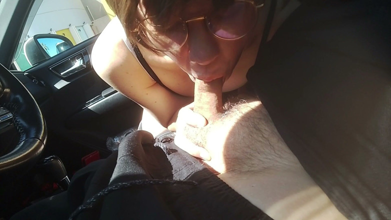 akeieroi: Swallowing Inside the Supermarket at Midday Oral Stimulation