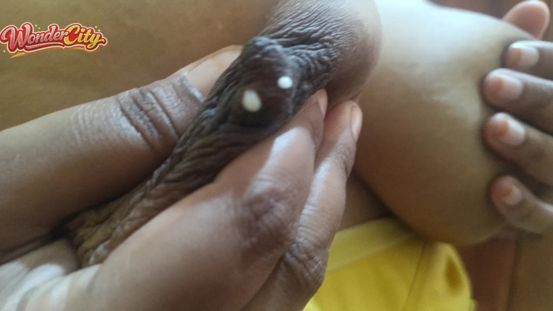 Inba: Makcik panas Tamil menghisap panas