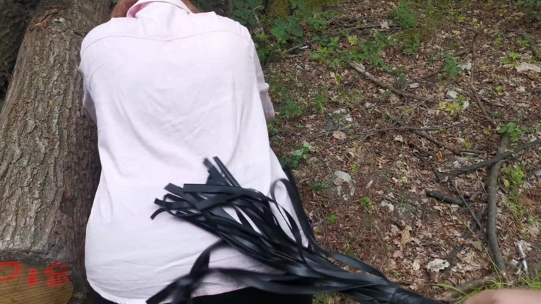 Bouncy Tits Action: Volle session im wald