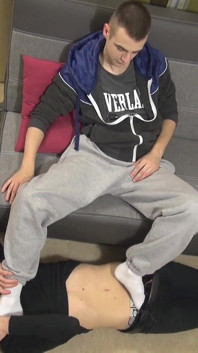 2 twinks love feet e pau grande
