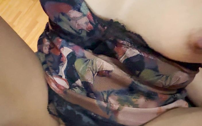 18_honey: Une fille me conduit en voiture pour me faire baiser