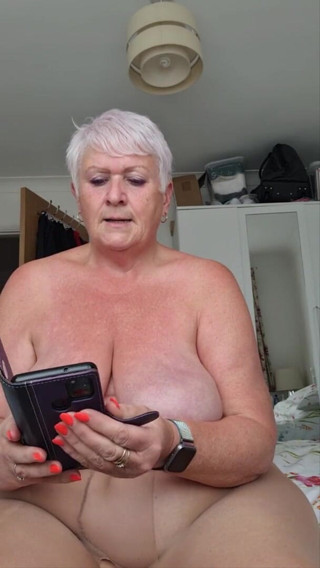 Uk Joolz: Calze e raso