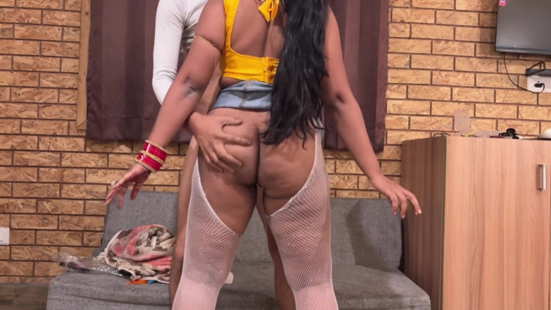 desi_babe1234: エッチな茶色のお尻のティーンは巨根に夢中です