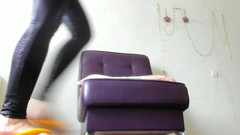 Rarible Diamond: Lopen in houten teenslippers