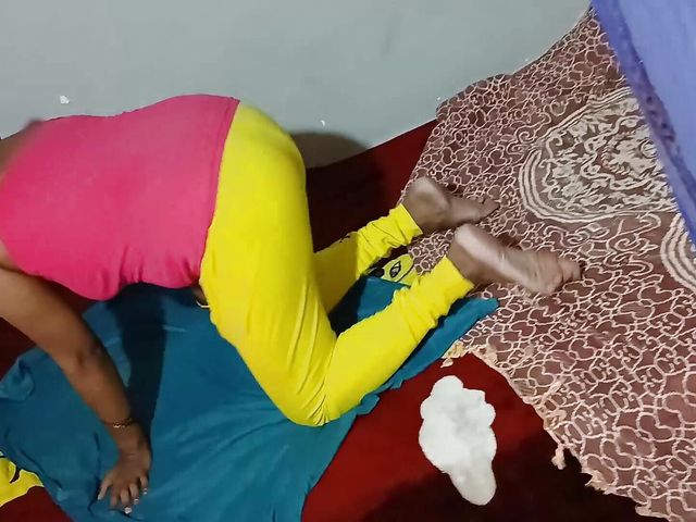 Stepmom Fucked Hard in Her Big Ass Indian Cute Desi Nude a Man Fucked a Desi Housewife Infront of Her Husband (Desiindianamruta1)