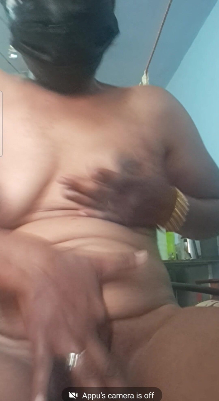 Jayaselvi: Makcik Tamil menjolok dan air kencing berlalu