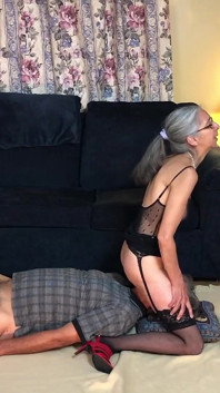 Sub Sarah kräver fitta slickar från grannen