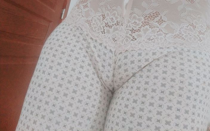 Hajar sexy: Masturbare în ciorapi