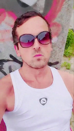 Slutboyben: Slutboyben Cam4 Eksibisualis jalan raya