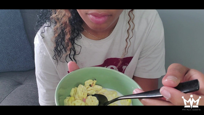 Mya Mula Goddess: Bratty Giantess Memakan Kawan-kawan Kecil Awak, Adakah Awak Seterusnya?