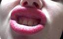 Goddess Misha Goldy: 亲吻和鸭脸与粉红色的大嘴唇