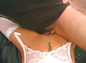 Fetish World: 穿着性感丝袜的金发美女被年长的男人插菊花