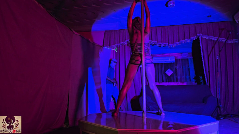 Naturelle Chocolat: Förför Den Sexiga Vaktmästaren Med Min Twerk Flyttar B4 Jag...