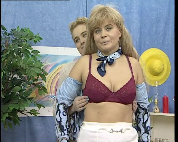 YOUR FIRST PORN: Ein Paar Klapsen Auf Po Von Stiefmutter - Beberapa tampar di...