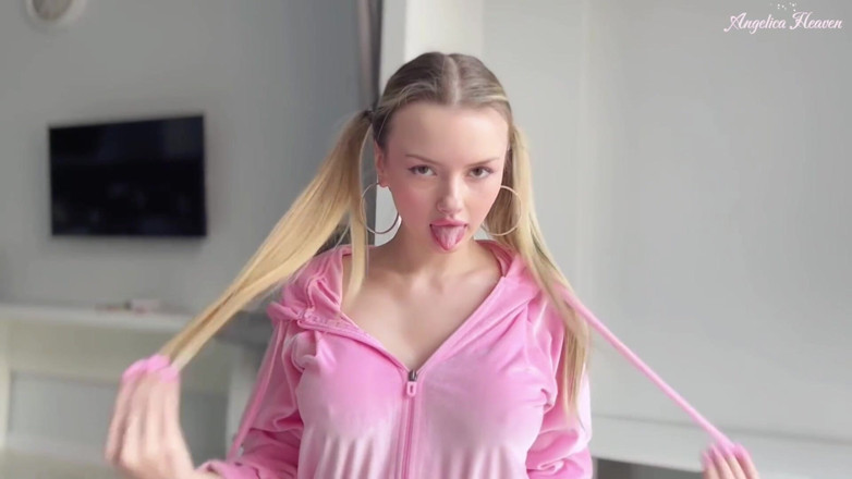 AngelicaHeaven: Bimbo Babe Invited Me to Anal Fuck and Foot Job....