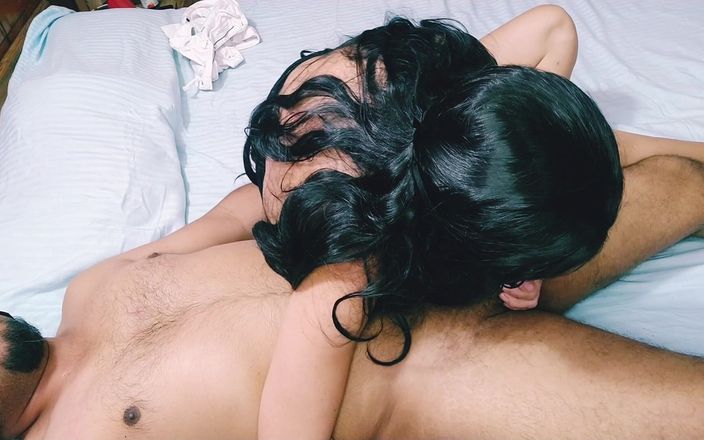 Bolly Karma: Teşhirci kız arkadaş seni benimle sertleştirmek için hazır