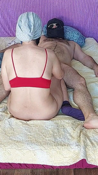 침실에서 미친 섹스하는 아마추어 커플