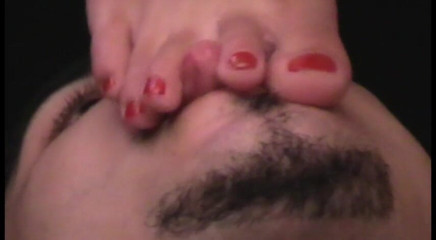 Foot Girls: Mistress Muna plays with her slave