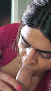 Lusty T-girl: Sloppy Deepthroat & Passionate Handjob