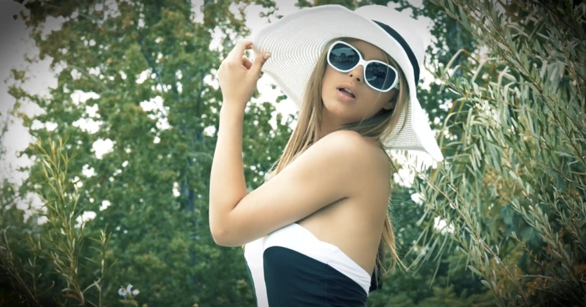 Get Your Fix: Sexe en plein air à la piscine par une chaude journée