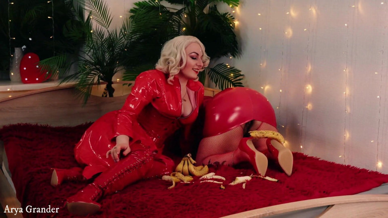 Arya Grander: Ansiktssittande av lesbiska - hot doggy fuck of sexig piga flicka -...