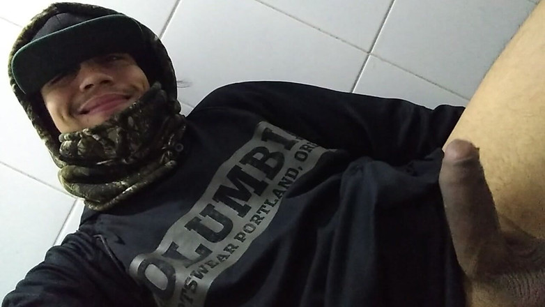 AlexAlejandro13: Plná mléka v koupelně