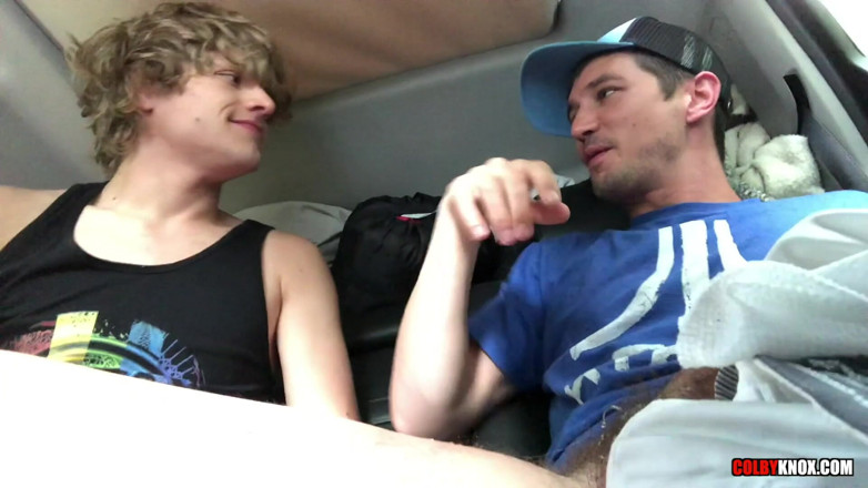 Colby Knox: Video bonus, nyepong kontol di pantai