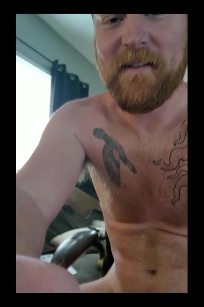 Logan Stanley: Mempunyai Wank to Some Porn